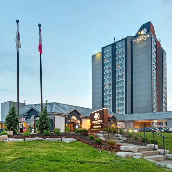 DoubleTree by Hilton Toronto Airport exterior